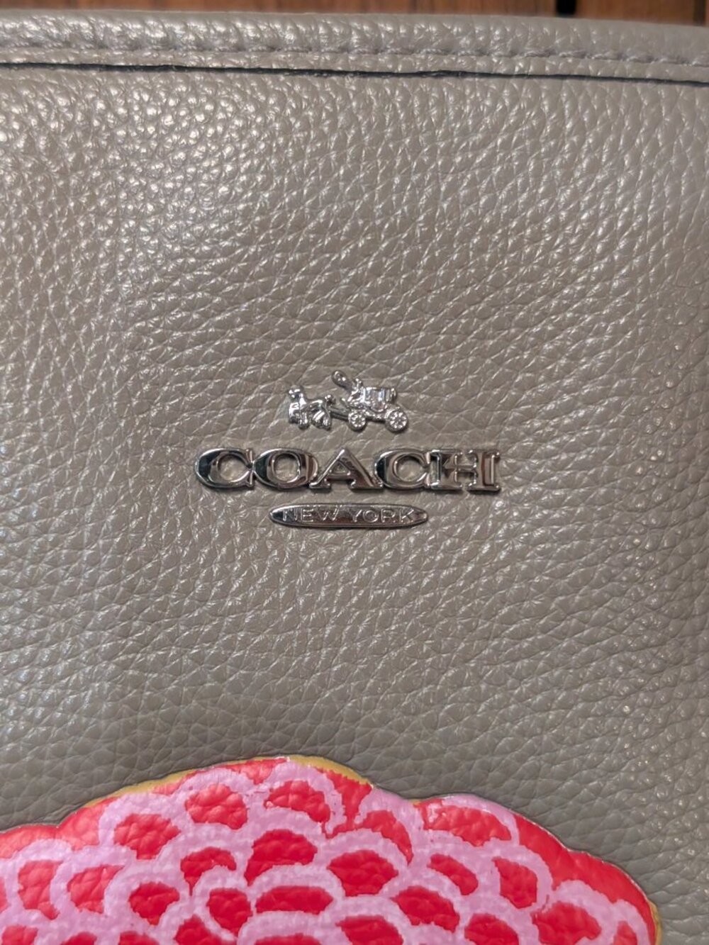limited-edition Coach Zip Tote with embroidered Lou - Picture 2 of 5